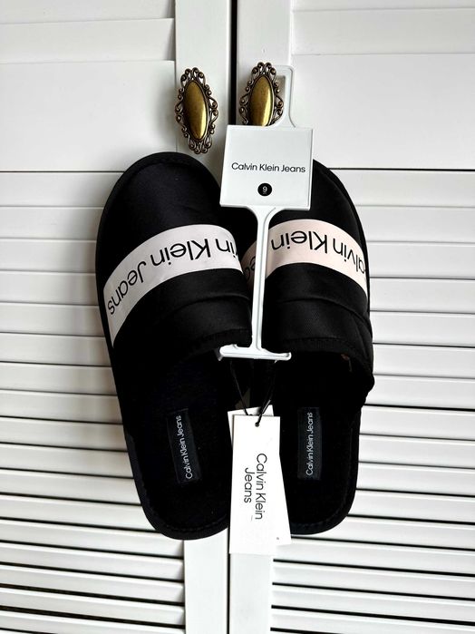 CALVIN KLEIN_Śliczne miękkie kapcie z logo NOWE 39 na prezent
