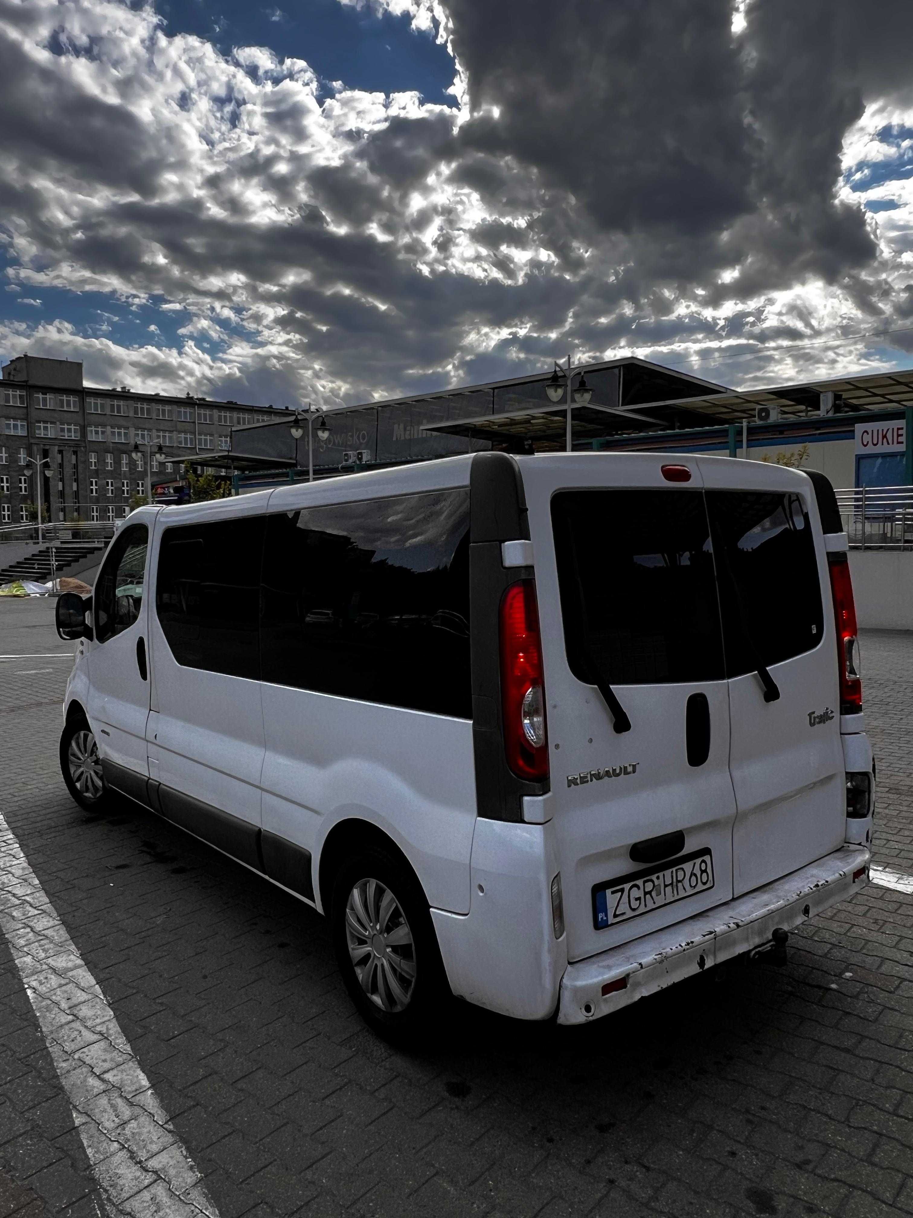 Wynajem busa 9 osobowego