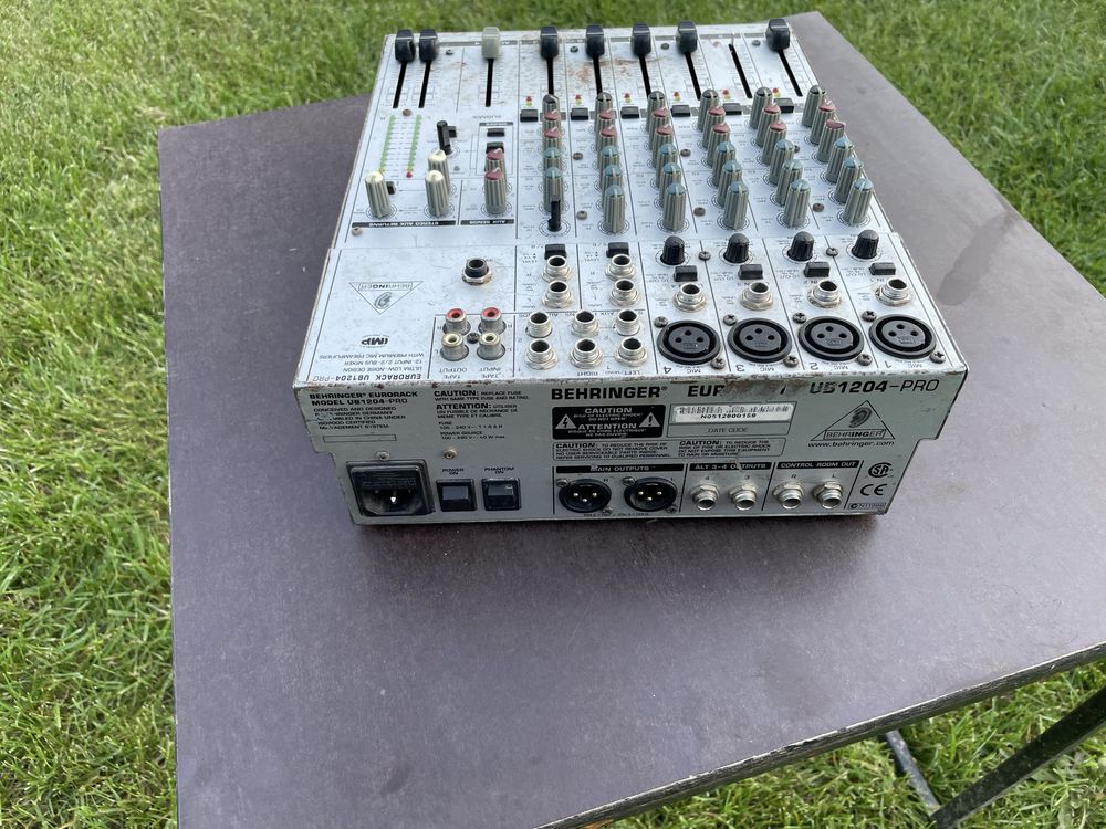 Мікшерний пульт BEHRINGER UB1204-PRO