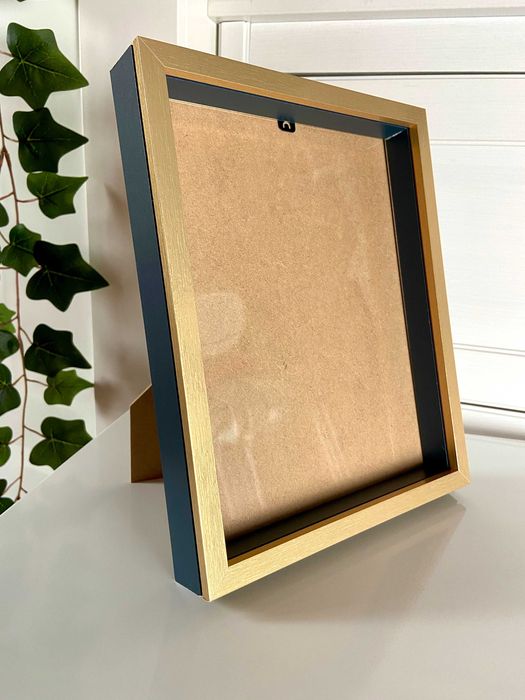 Moldura de madeira azul e dourada