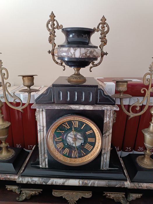 Vendo 2 castiçais com relógio antigo em bronze