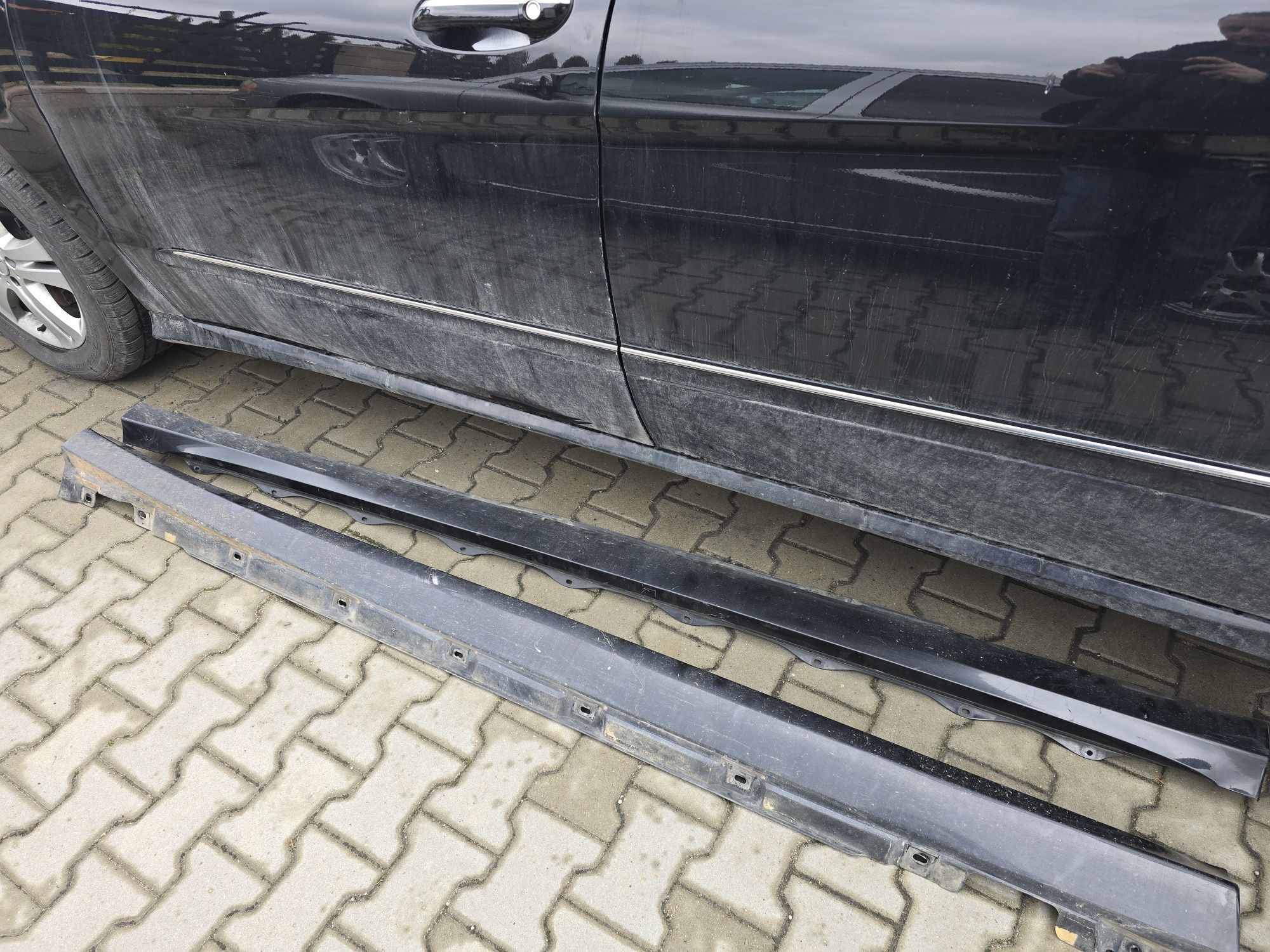 Mercedes R Klasa w251 listwą próg kolor 197