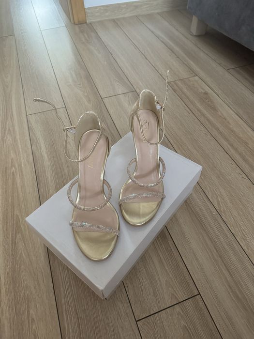 Złote sandałki r. 36