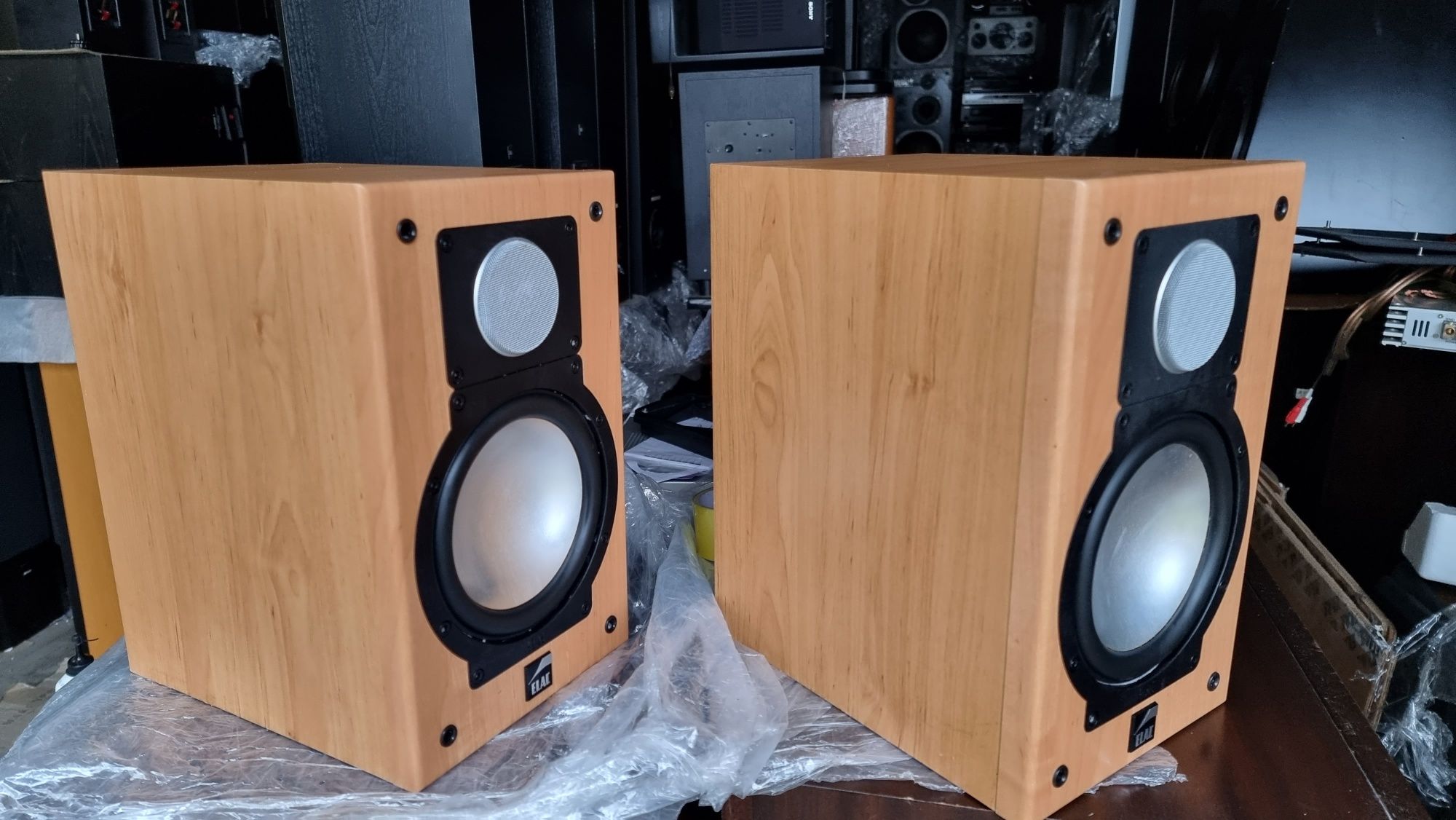 Elac cl 82 i немецкая акустика Шикарная полочная акустика