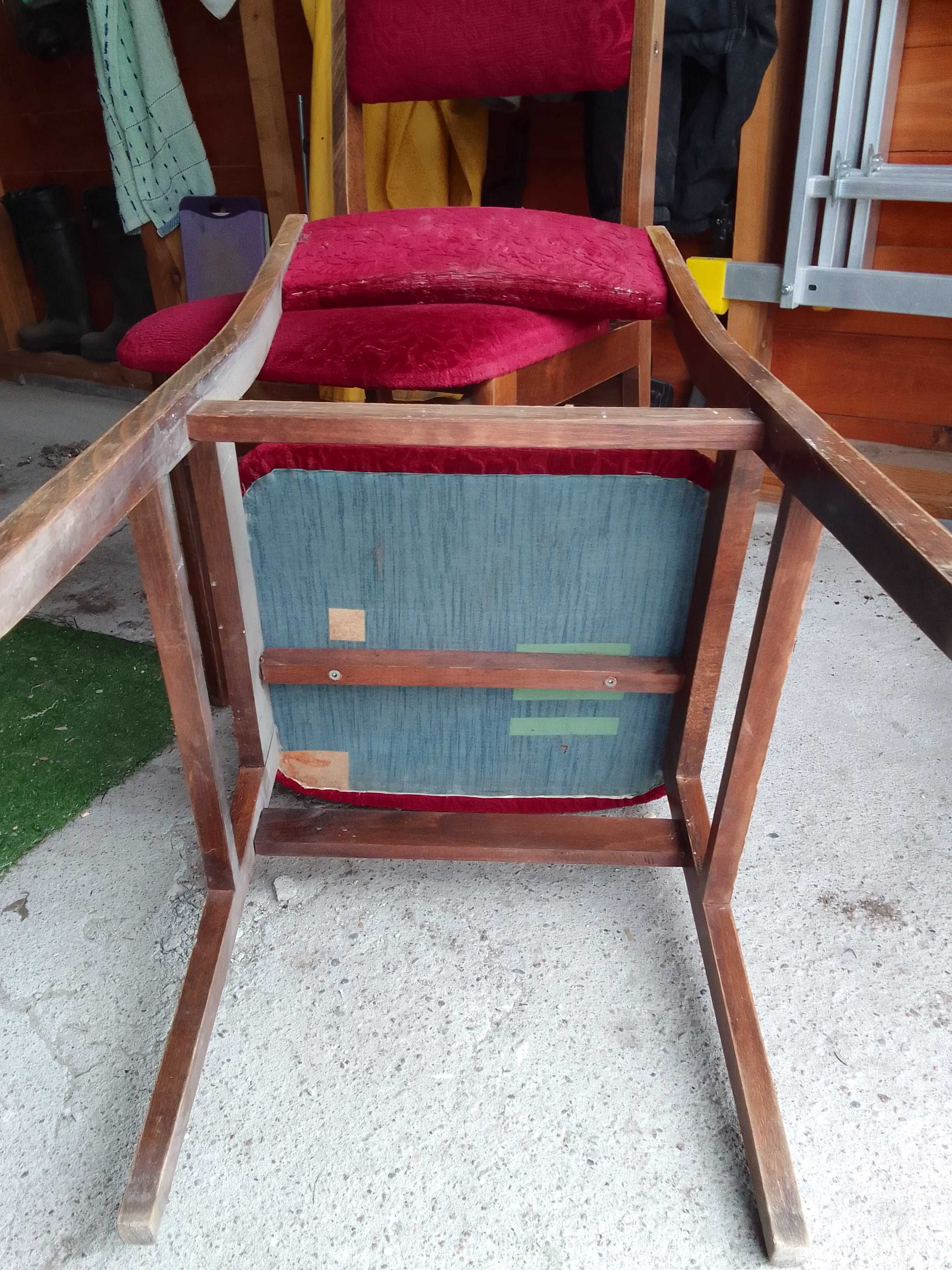 Stare krzesła rodem z PRL