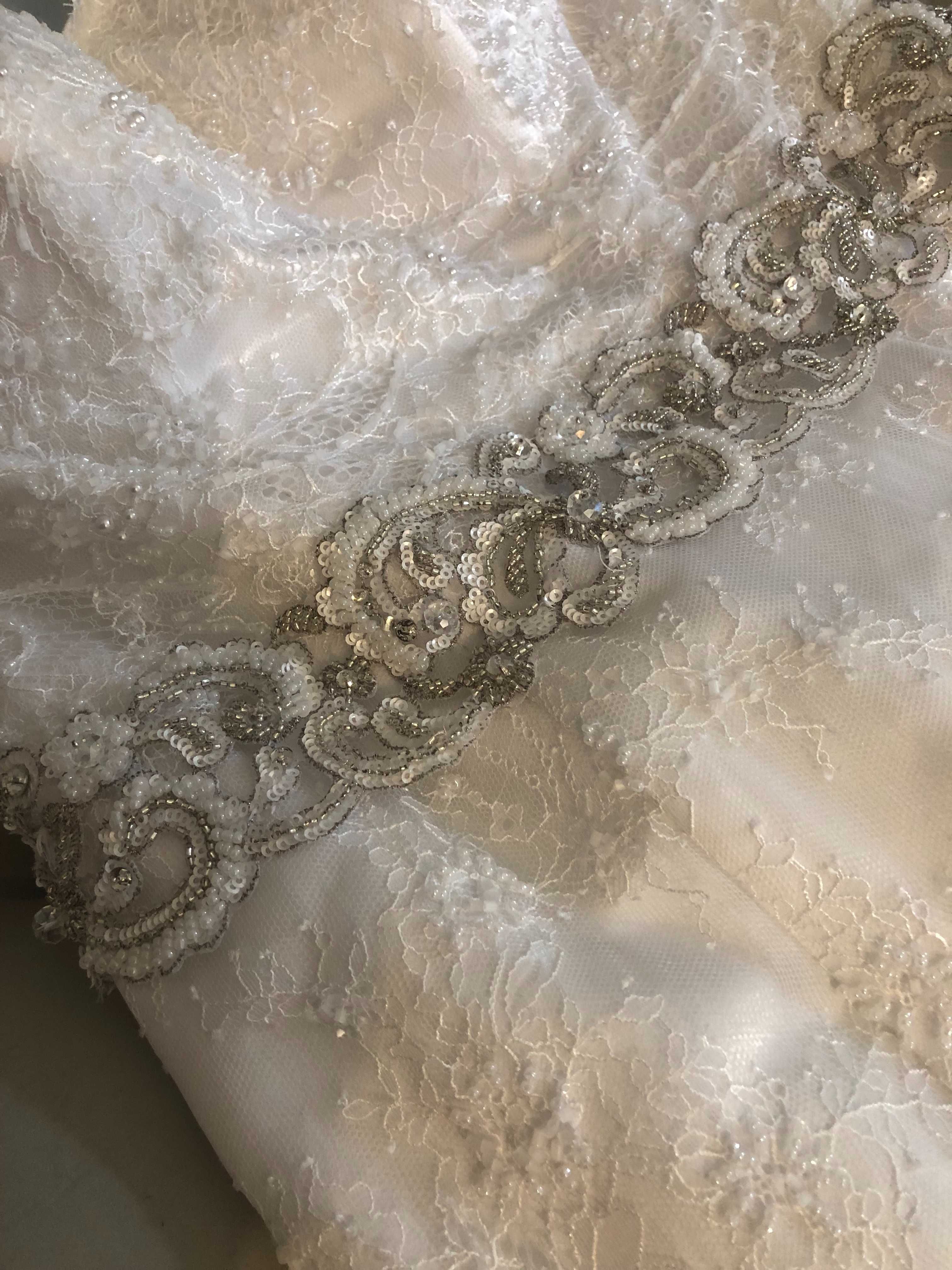 Piękna suknia ślubna z podpinanym trenem w kształcie syrenki :)