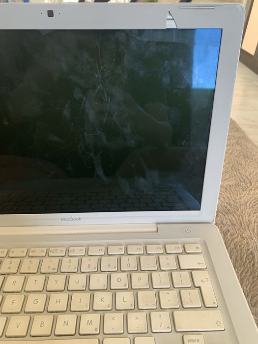 Продам Макбук на запчастини
