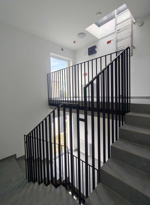Balustrady nierdzewne antracyt szklane lakierowane poręcze konstrukcje
