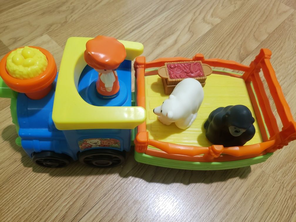 Продам корабль и паровозик Fisher price little people