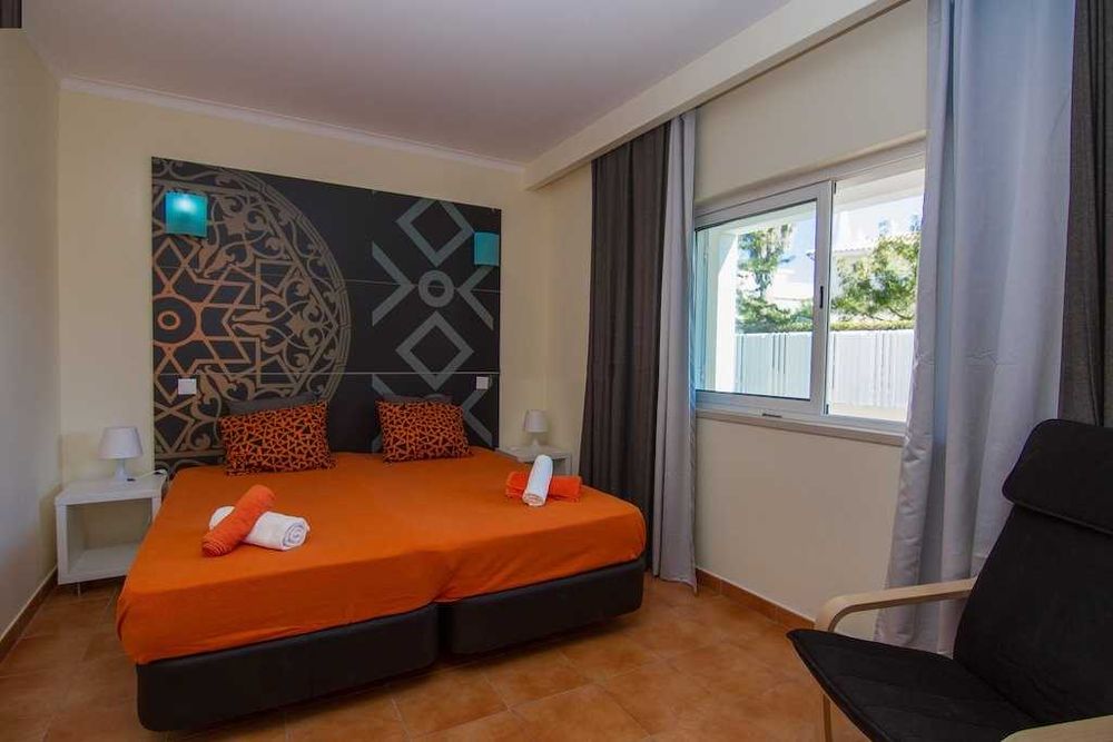 Moradia T1 - Condomínio SunHome, Portimão – Piscina, Jardim e Barbecue