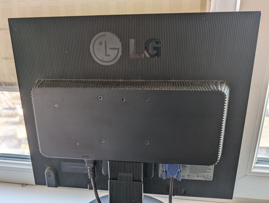 Монітор LG Flatron L1952S