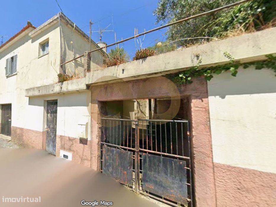 Moradia T2 para Recuperar – Sedielos, Peso da Régua