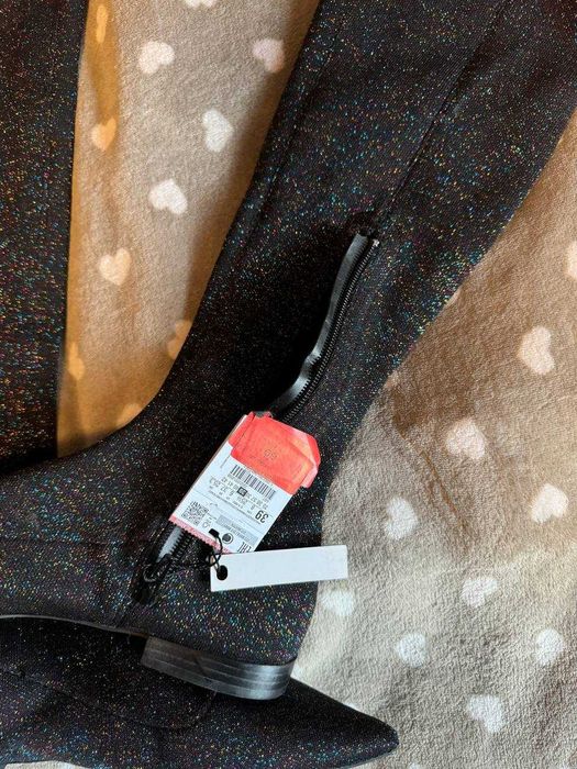 Гарні високі чоботи Zara