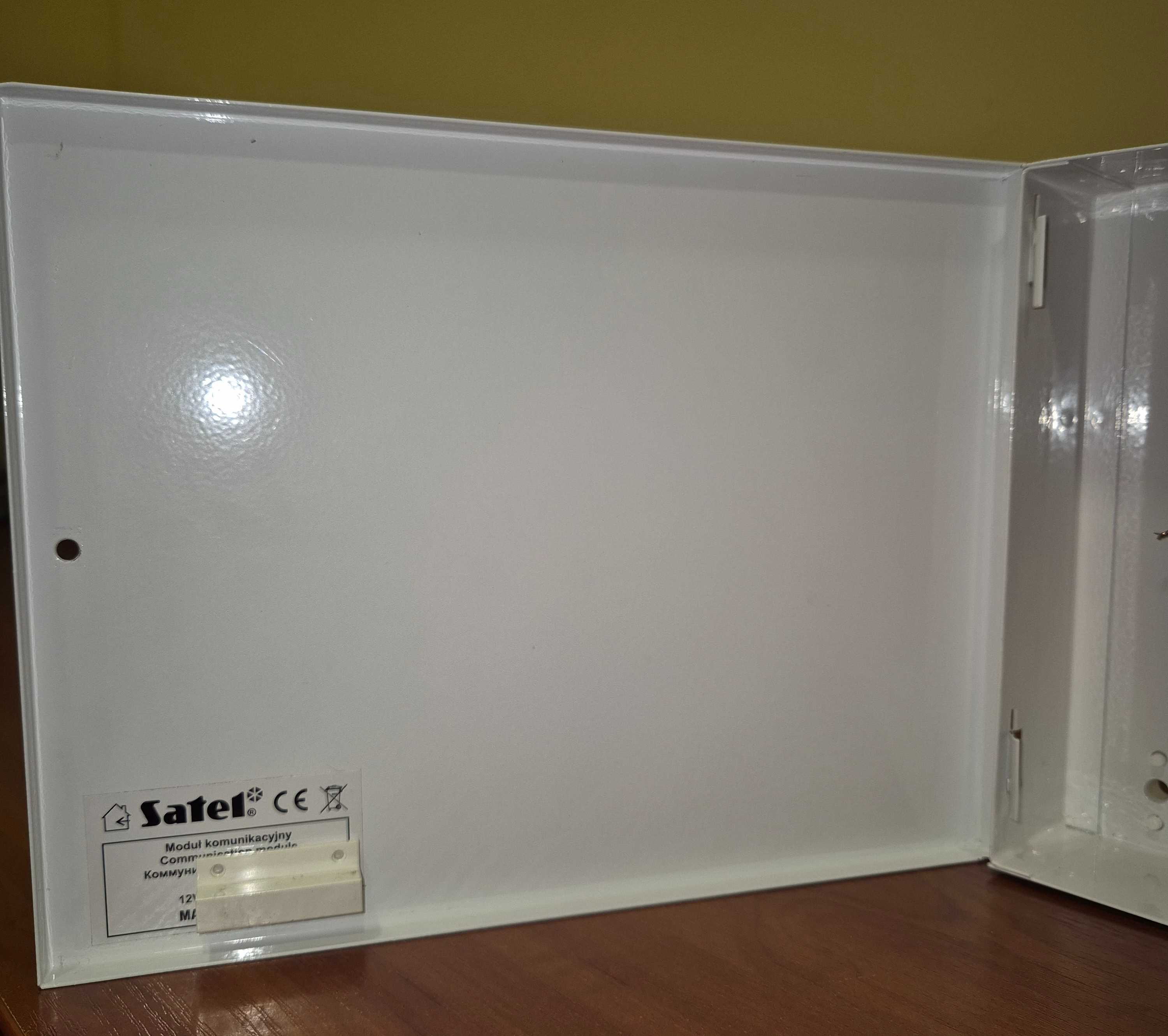 Moduł komunikacyjny GSM-4 Satel w obudowie metalowej