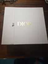 Karton Dior na magnes nowy