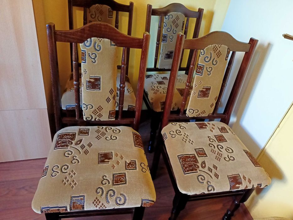 Zestaw 4 krzeseł tapicerowanych