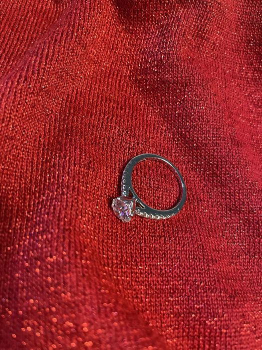 Poerscionek z diamentem(brylantem)