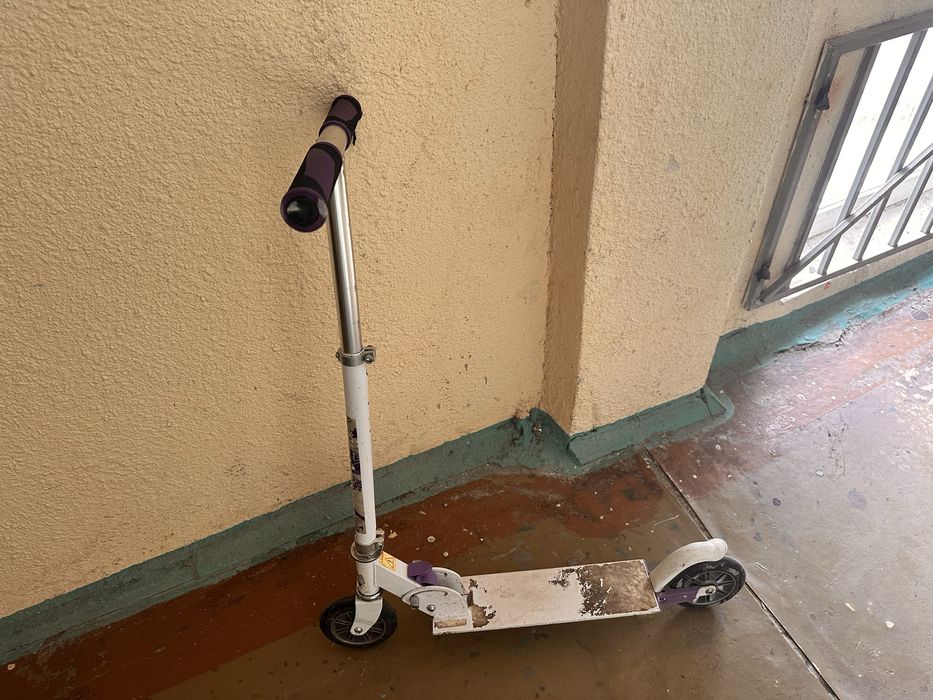 Самокат бу , в отличном  состоянии