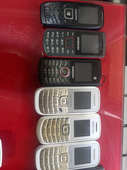 Телефоны самсунг.