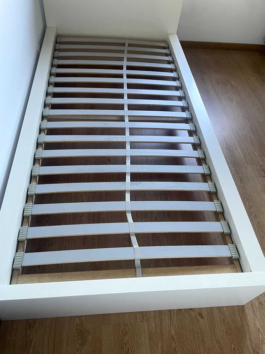 Cama Solteiro Ikea Malm com colchão 200 x 90