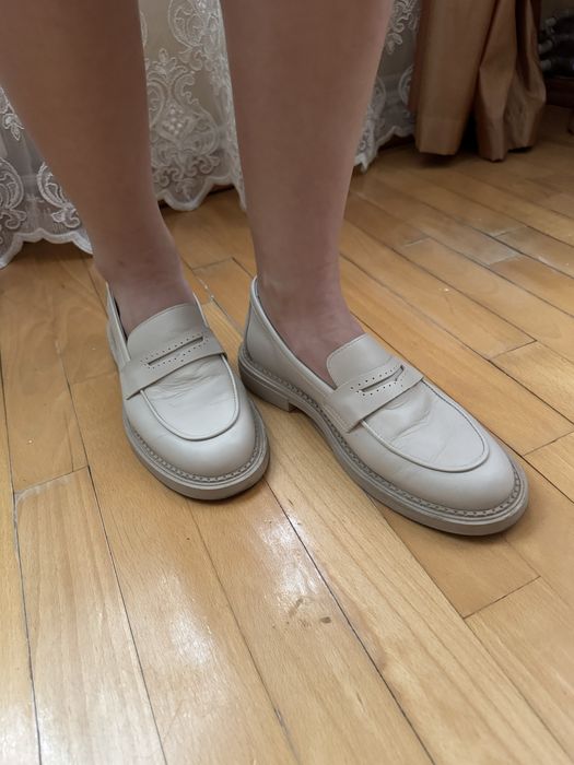 Лофери шкіряні молочні Estro