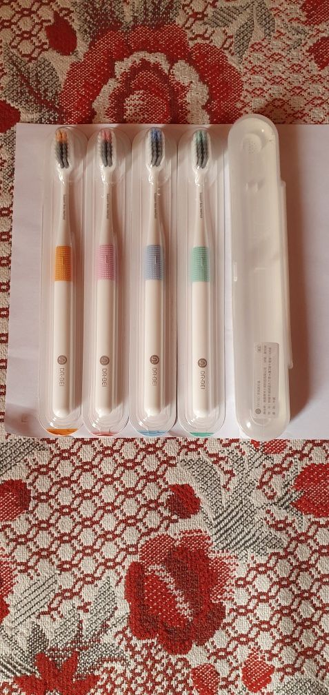 Набір зубних щіток з кейсом Xiaomi DOCTOR B Colors.
