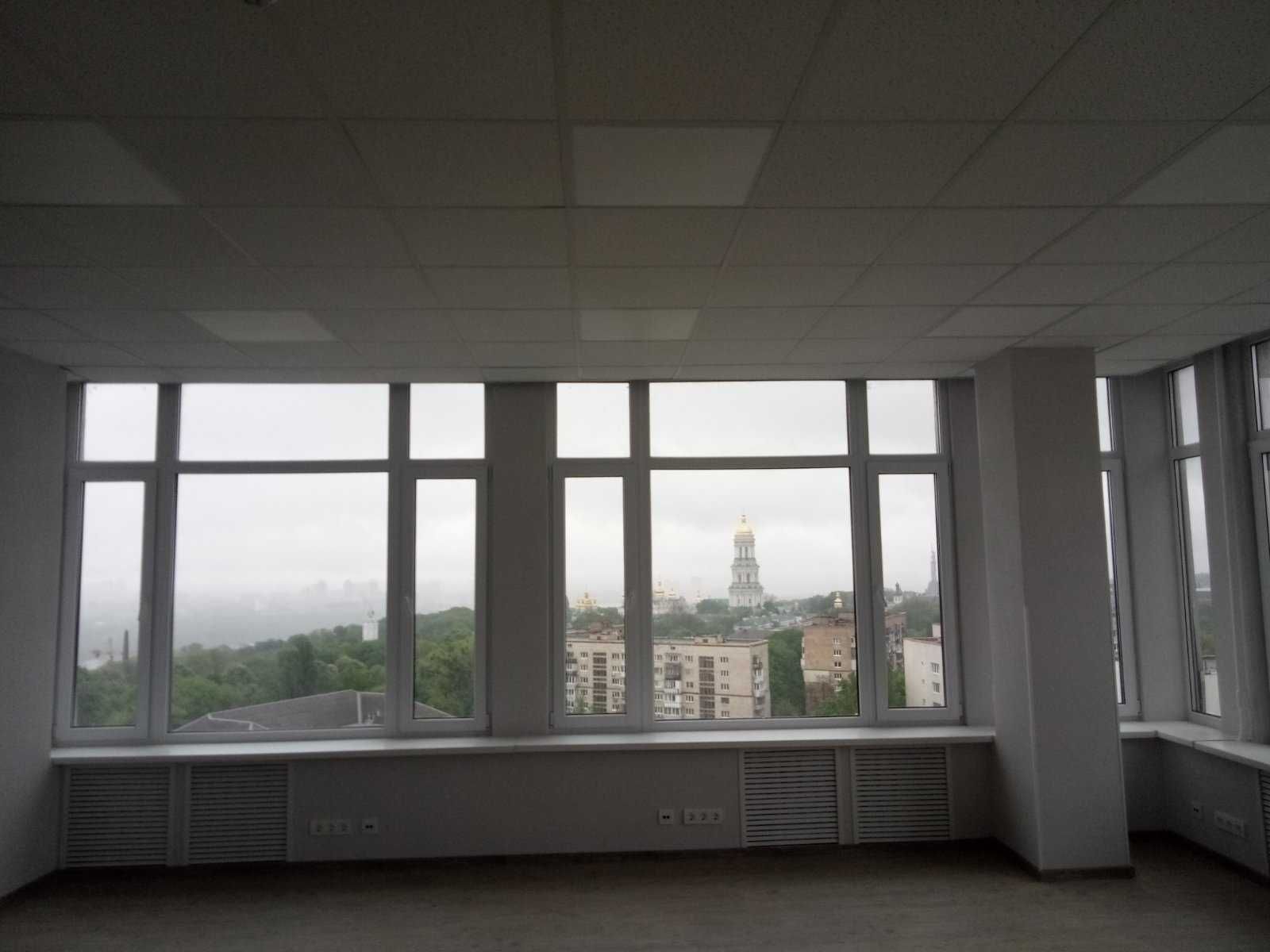 офис 45м2 с видом на Лавру в престижном офисном центре