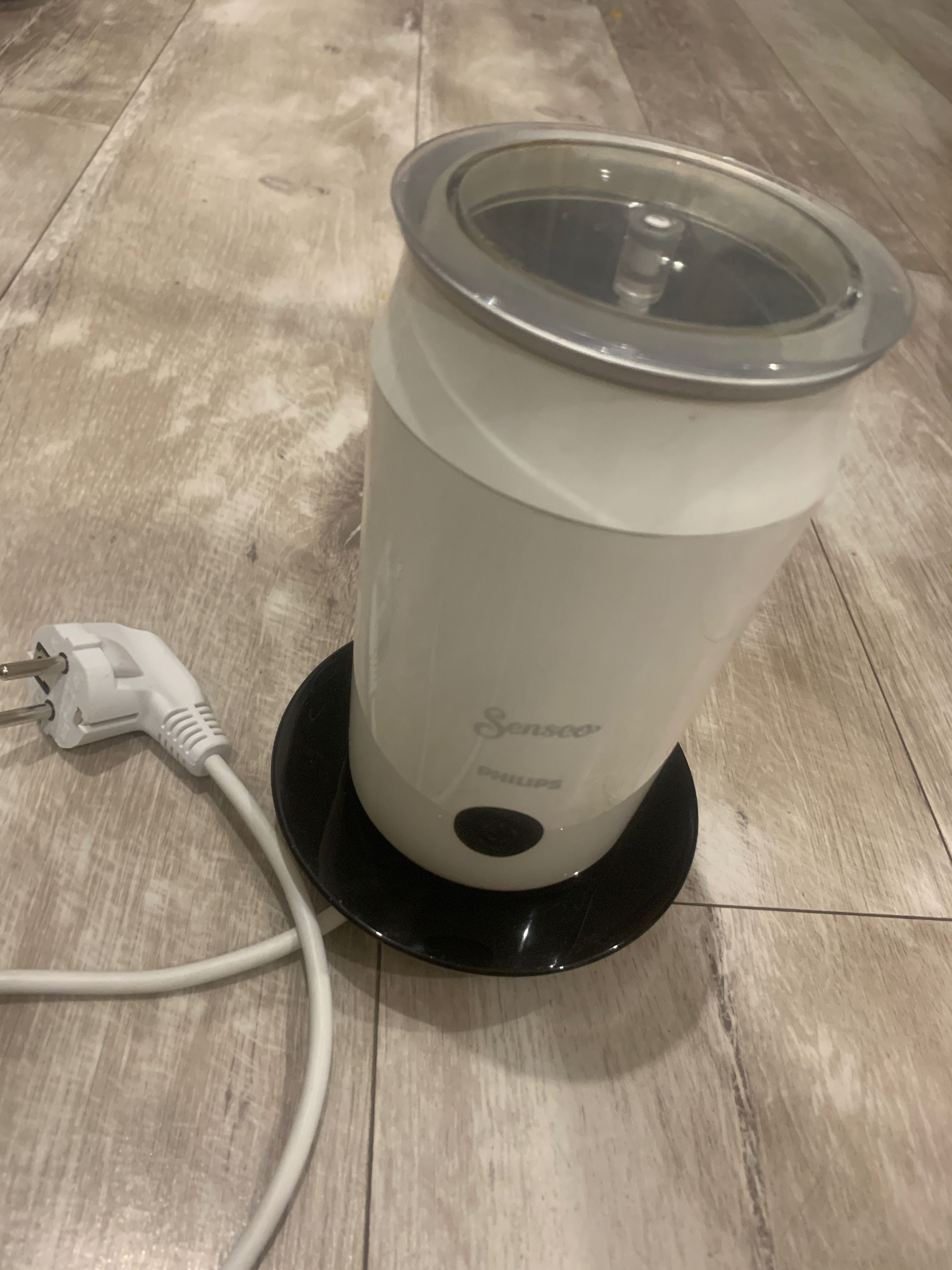 Піноутворювач , пінатор , збивач  для молока Philips