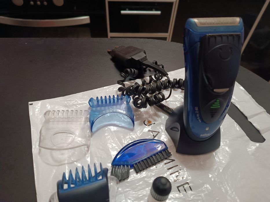 Продам электробритву Браун