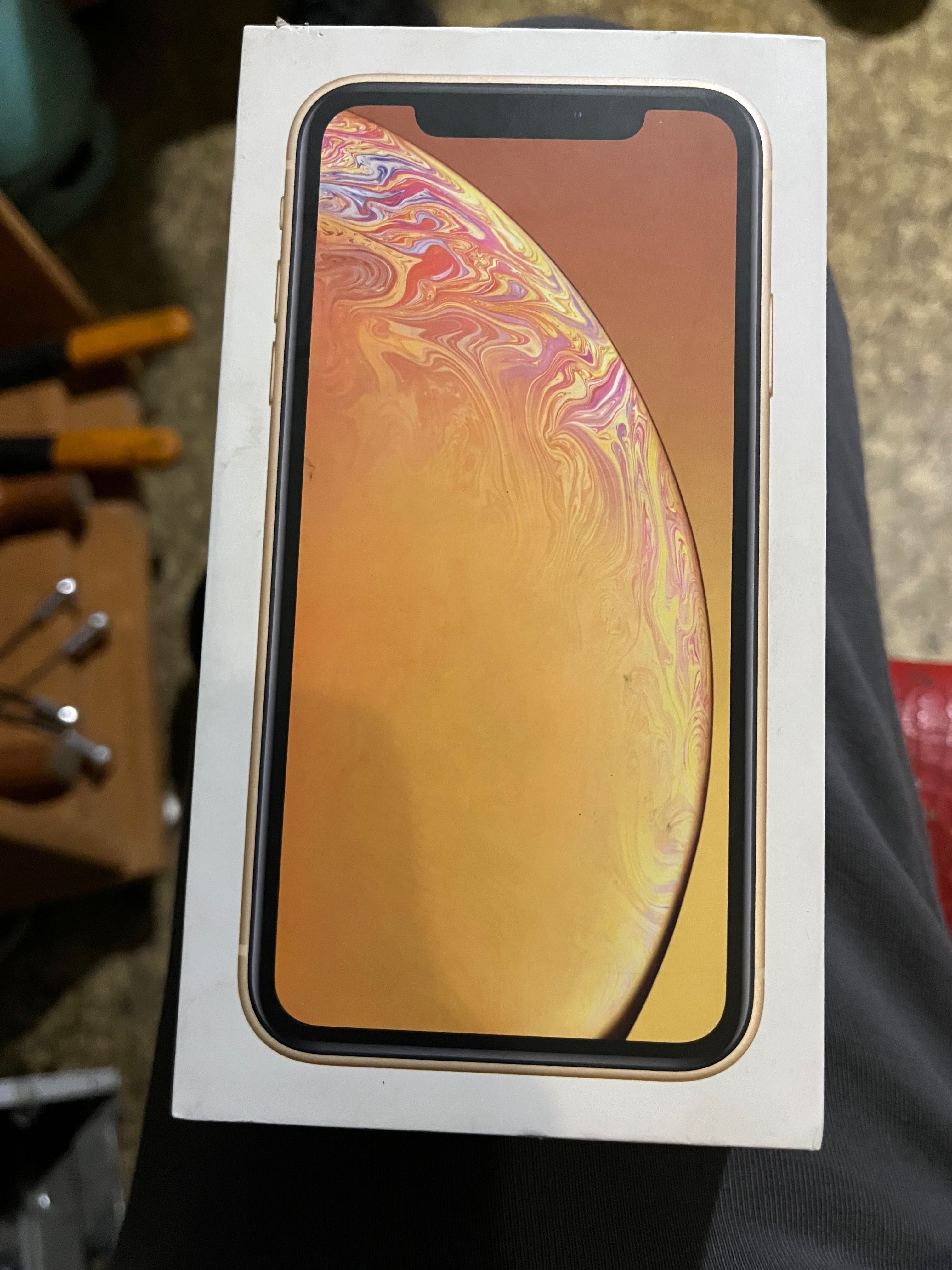 Pudełko od iPhone'a XR