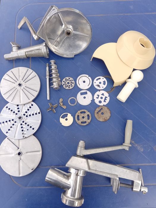 Кухонный комбайн: мясорубка и соковыжималка