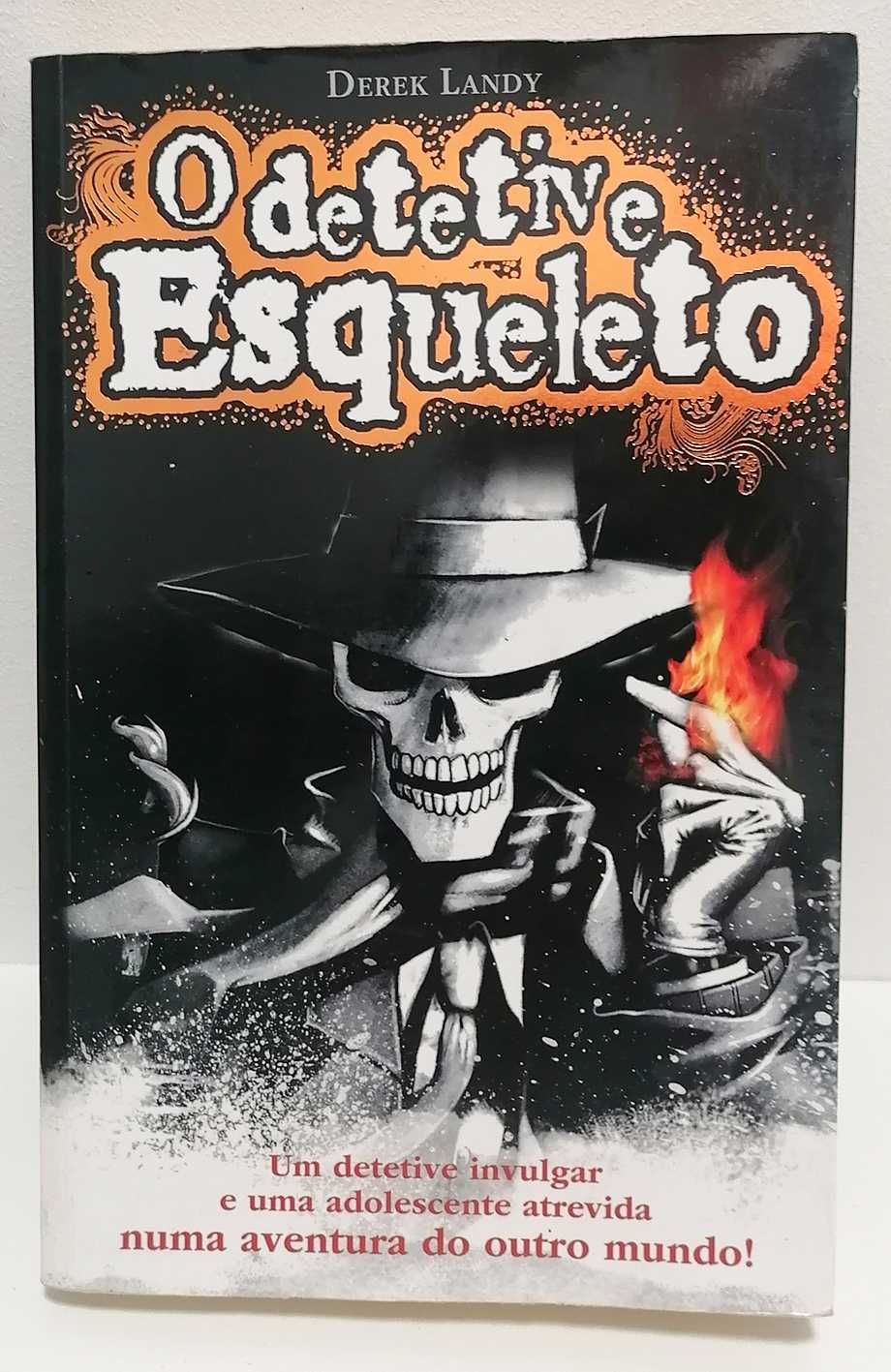 Livro - O detetive esqueleto (de Derek Landy)