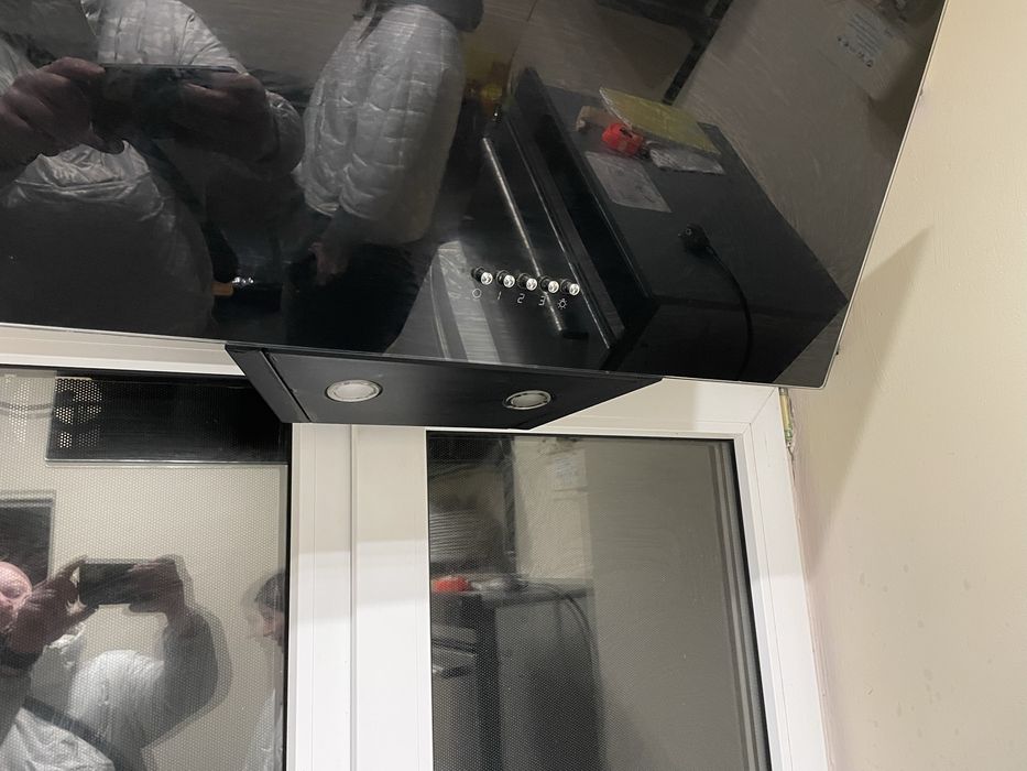 Продам витяжку фактично нова