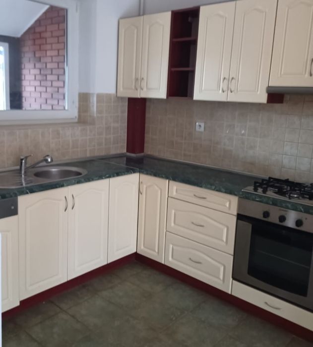 Do wynajęcia segment 150 m² w Czarnym Lesie,3 poziomy,kominek,i