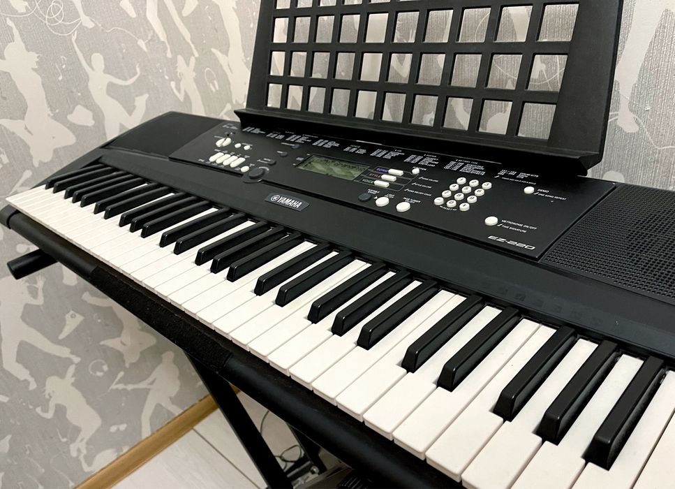 Синтезатор Yamaha EZ-220!!! Динамічна модель! Піаніно.