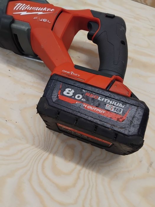 Milwaukee m18 ONEFSZ Piła szablasta z akumulatorem 8 Ah