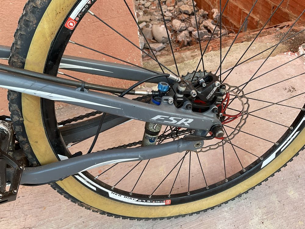 Bicicleta SPECIALIZED EPIC, bem equipada fox