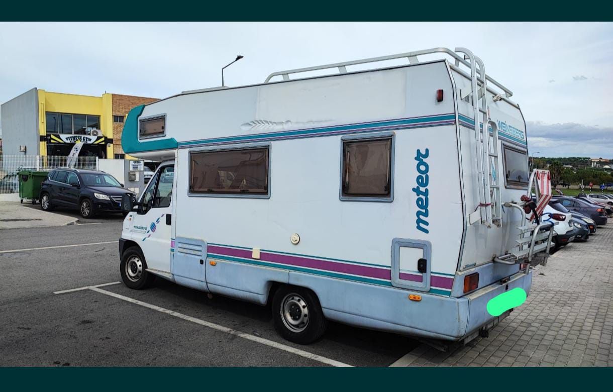 Autocaravana Familiar à Venda: Aceito retoma, Pronta para Novas Aventu