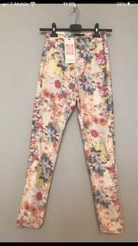 Nowe spodnie w kwiaty Denim Club 34 XS.