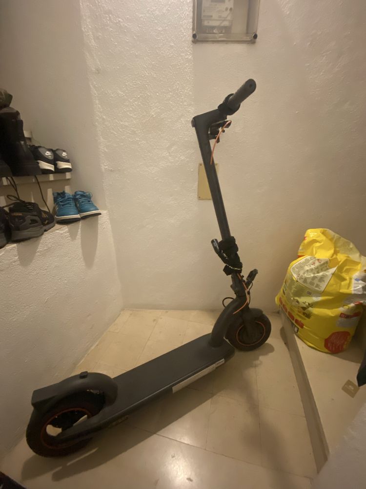 Trotinete Elétrica NAVEE N40