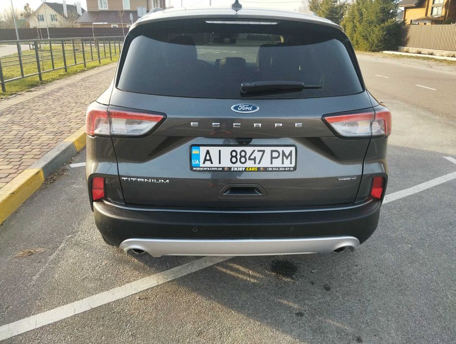 Ford Escape Titanium HYBRID 4wd  ( продаж обмін на житло Берегове)