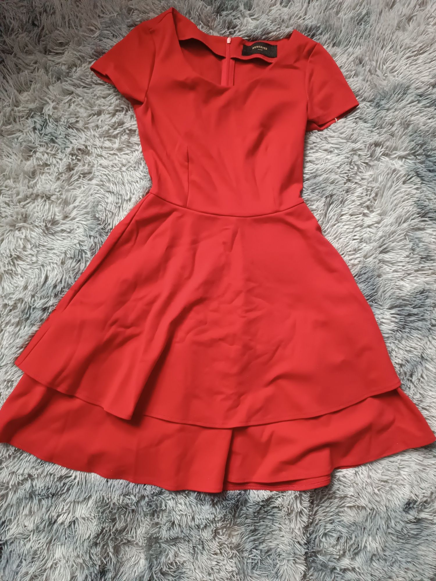 Sprzedam czerwoną sukienkę