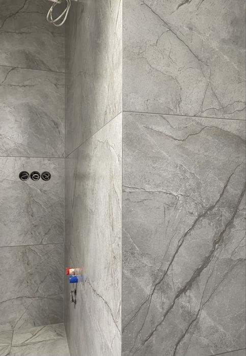 Плиточник вкладання плитки