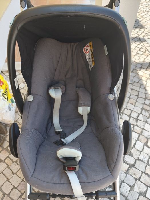 Carrinho de bebe com ovo