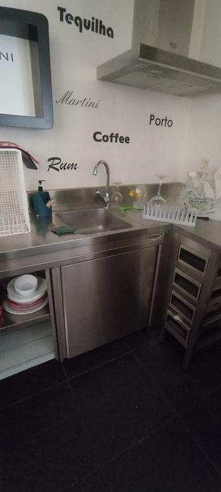 Bancada em inox com lavatorio