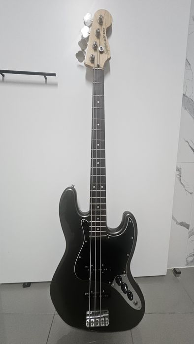 Fender Squier Affinity Series Jazz Bass Laurel Fingerboard