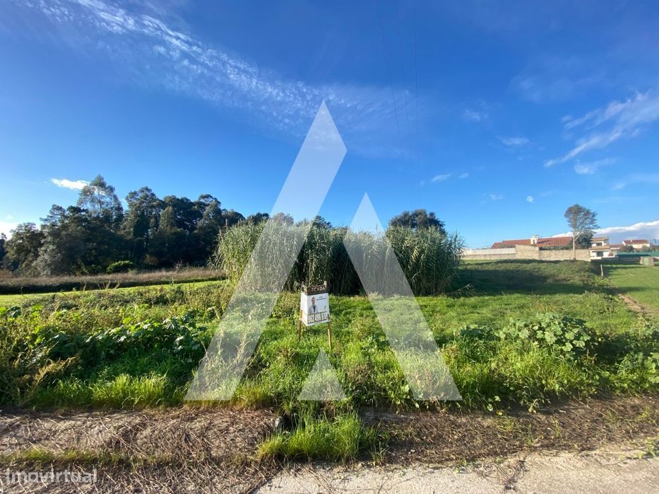 Dois terrenos urbanos para construção em Fermentelos