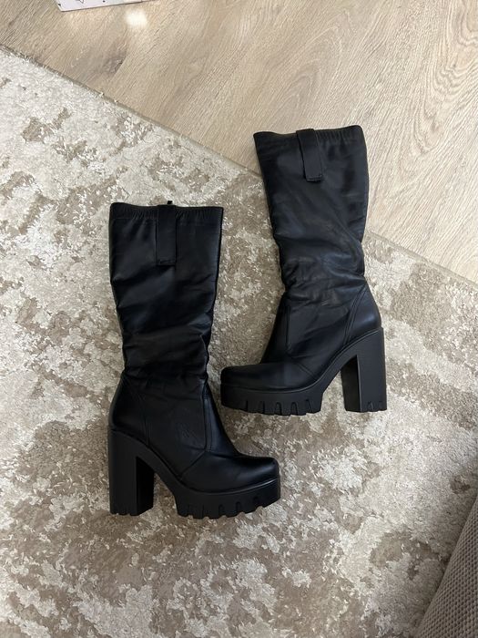 Жіночі шкіряні чоботи сапоги сапожки 39 40