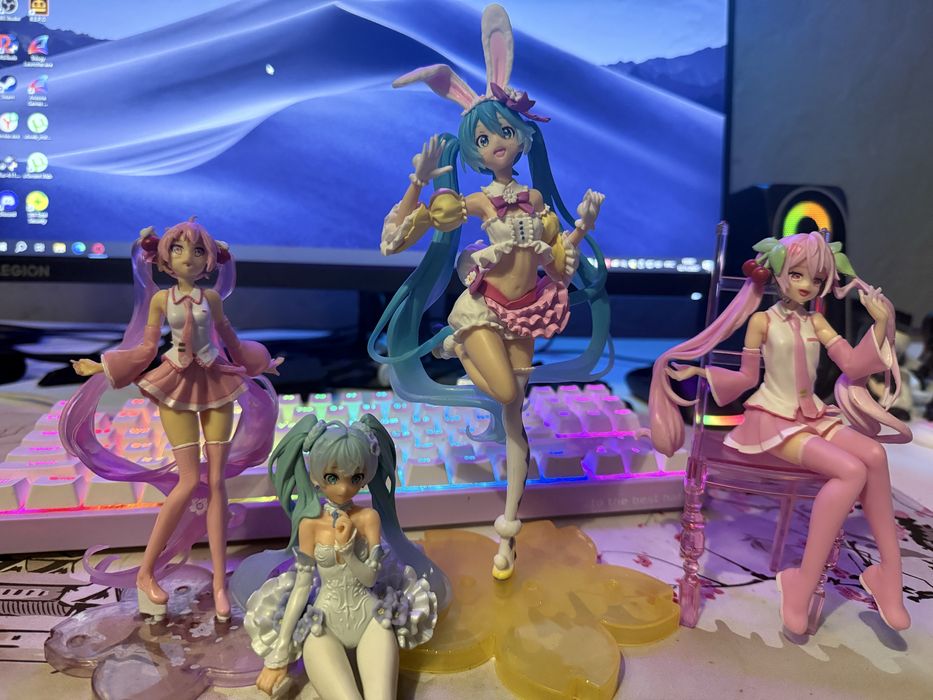 Колекційні фігурки Hatsune Miku / Sakura Miku — набір 4 шт
