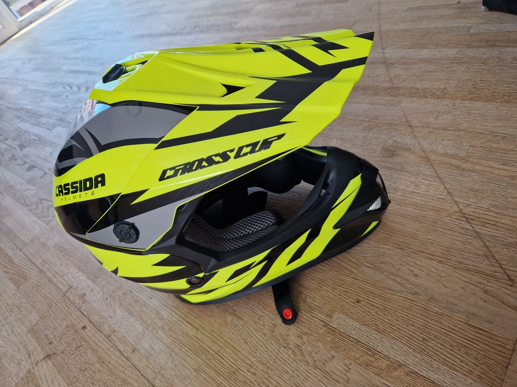 Kask motocyklowy. Crossowy, dziecięcy .Cassida helmets cross cup two k